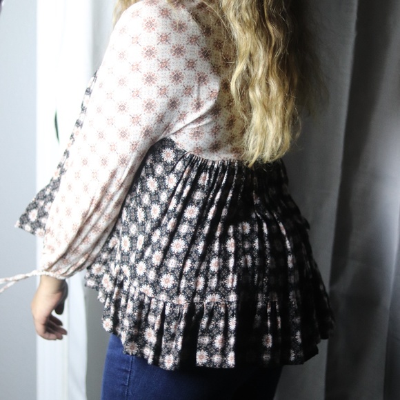 Forever 21 Floral Top - Picture 3 of 3